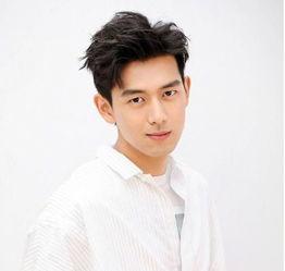 李现吃瓜头像,揭秘明星私下趣味瞬间