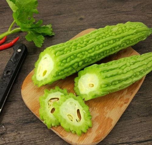 三黄鸡吃瓜,探寻鸡中“食瓜达人”的清凉生活